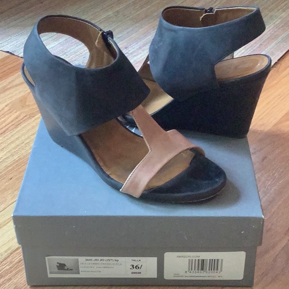 Coclico Women's Jojo Wedge Sandal size 36 EU 6